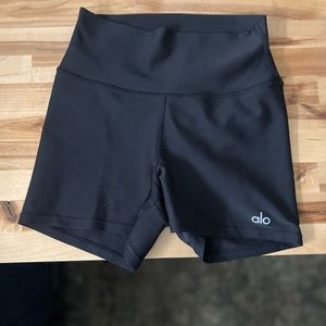 alo yoga 3 inch black airlift short XS